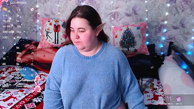Estelle Hicks online show from December 23, 6:05 pm