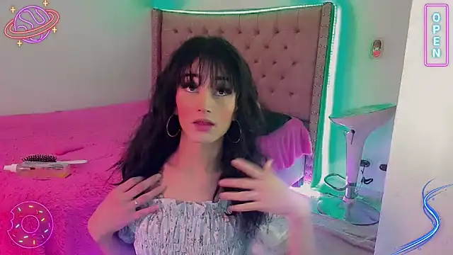 Snapshot of LittleEmmaa chatting on December 30, 4:08 pm LittleEmmaa online show from December 30, 4:08 pm