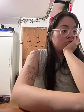 indiegirl666 online show from February 28, 4:02 am