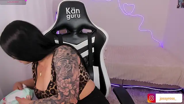 Victoryyy  online show from September 25, 6:00 pm