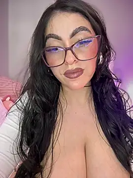 Snapshot of KatteWise chatting on February 4, 10:26 pm KatteWise online show from February 4, 10:26 pm