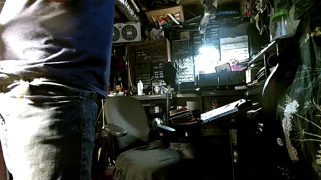 Snapshot of mrwinsalot88 chatting on October 11, 10:58 am mrwinsalot88 online show from October 11, 10:58 am