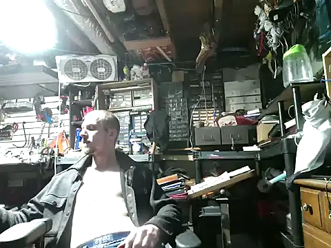 Snapshot of mrwinsalot88 chatting on October 13, 9:31 am mrwinsalot88 online show from October 13, 9:31 am