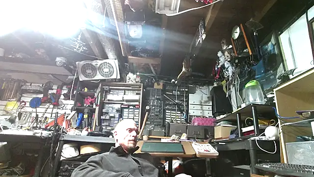 Snapshot of mrwinsalot88 chatting on October 16, 7:09 am mrwinsalot88 online show from October 16, 7:09 am