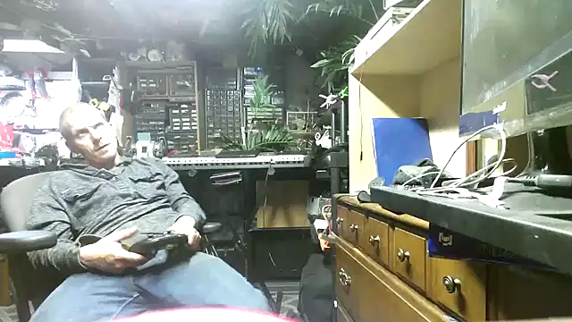 Snapshot of mrwinsalot88 chatting on October 27, 4:38 am mrwinsalot88 online show from October 27, 4:38 am