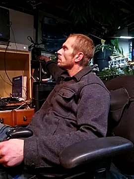 Snapshot of mrwinsalot88 chatting on November 11, 9:37 pm mrwinsalot88 online show from November 11, 9:37 pm