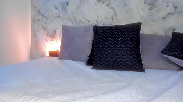 Snapshot of Bella_desi_ chatting on February 23, 12:37 pm Bella desi online show from February 23, 12:37 pm
