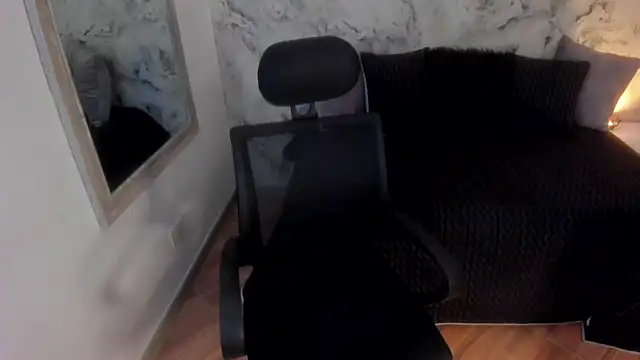 Snapshot of Bella_desi_ chatting on March 11, 12:39 pm Bella desi online show from March 11, 12:39 pm