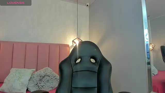 SUNNYCYRUS online show from September 23, 12:30 pm