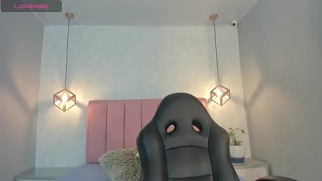 SUNNYCYRUS online show from November 7, 12:27 pm