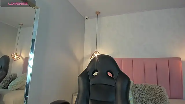 SUNNYCYRUS online show from November 13, 12:26 pm