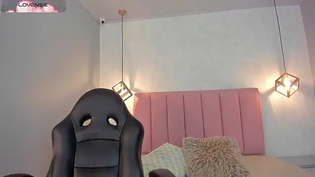 SUNNYCYRUS online show from November 20, 12:49 pm