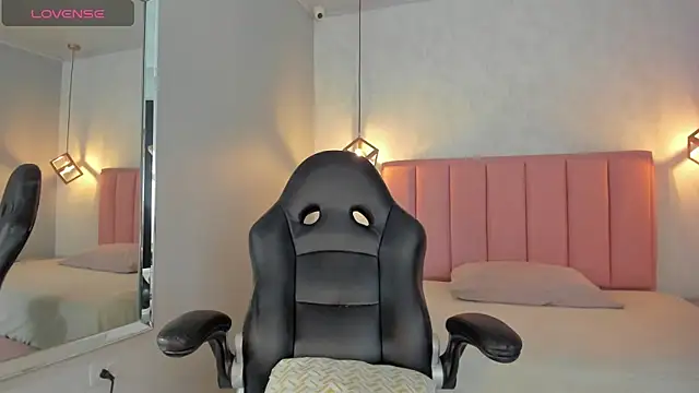 SUNNYCYRUS online show from February 28, 12:28 pm