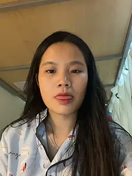 Snapshot of Be-MyMy chatting on December 30, 11:15 am Be-MyMy online show from December 30, 11:15 am