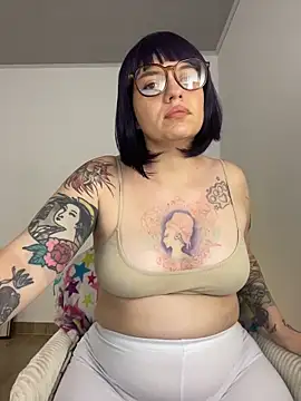 Snapshot of sophia_goth chatting on November 19, 12:21 am sophia goth online show from November 19, 12:21 am