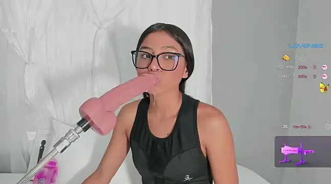 Snapshot of Luna_cute_2 chatting on February 19, 10:31 pm Luna cute 2 online show from February 19, 10:31 pm