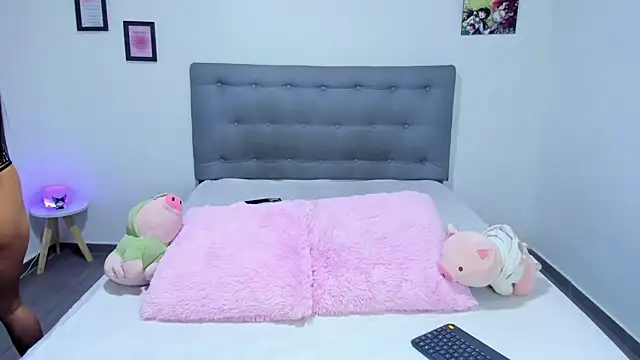 Snapshot of Agataowens chatting on February 6, 1:49 am Agataowens online show from February 6, 1:49 am