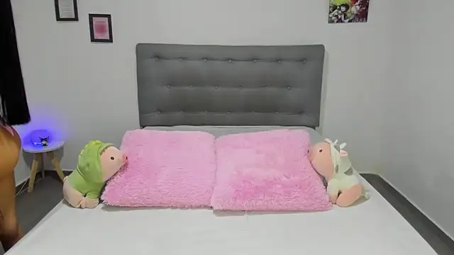 Snapshot of Agataowens chatting on February 19, 2:23 am Agataowens online show from February 19, 2:23 am