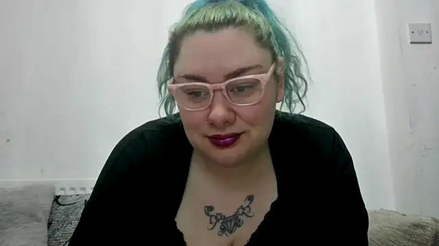 Snapshot of Bustycurves chatting on March 15, 1:44 am Bustycurves online show from March 15, 1:44 am