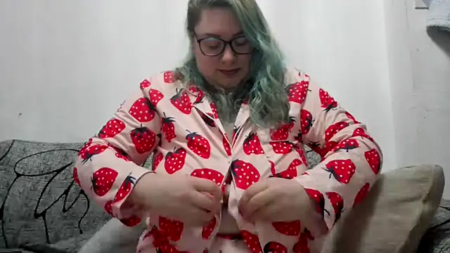 Snapshot of Bustycurves chatting on April 1, 11:02 pm Bustycurves online show from April 1, 11:02 pm