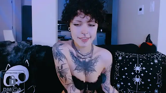 Snapshot of NaughtyLittleFox chatting on July 7, 4:48 am NaughtyLittleFox online show from July 7, 4:48 am