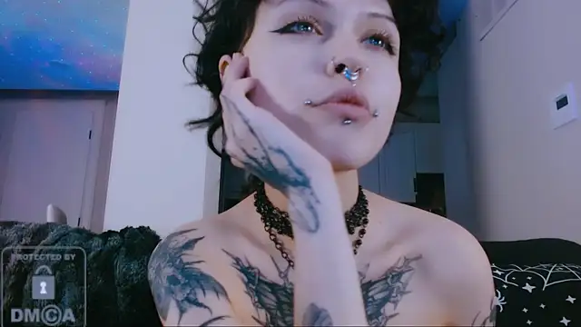 Snapshot of NaughtyLittleFox chatting on July 11, 12:57 am NaughtyLittleFox online show from July 11, 12:57 am