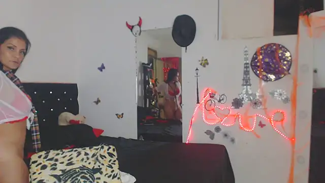 Snapshot of brigitht chatting on October 31, 5:30 am brigitht online show from October 31, 5:30 am