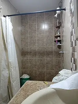 Snapshot of brigitht chatting on November 25, 3:28 am brigitht online show from November 25, 3:28 am