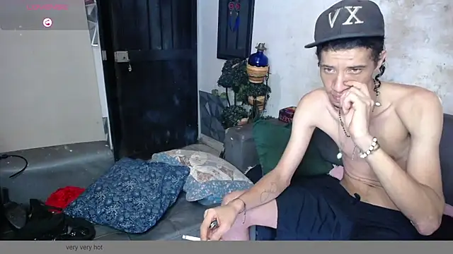 Snapshot of master_and_sumisse chatting on October 24, 1:57 am master and sumisse online show from October 24, 1:57 am