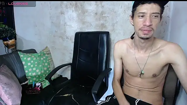 Snapshot of master_and_sumisse chatting on November 29, 12:13 am master and sumisse online show from November 29, 12:13 am