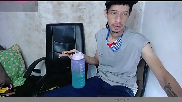 Snapshot of master_and_sumisse chatting on December 1, 11:32 pm master and sumisse online show from December 1, 11:32 pm