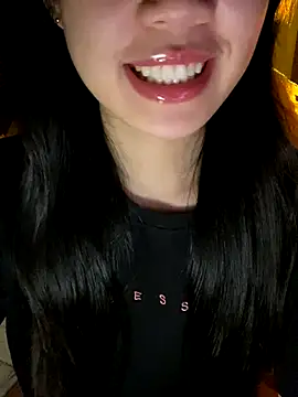 Snapshot of minmin2kk5 chatting on November 3, 3:13 pm minmin2kk5 online show from November 3, 3:13 pm