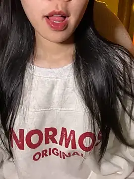 Snapshot of minmin2kk5 chatting on November 28, 4:09 pm minmin2kk5 online show from November 28, 4:09 pm