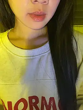 Snapshot of minmin2kk5 chatting on December 14, 3:50 pm minmin2kk5 online show from December 14, 3:50 pm