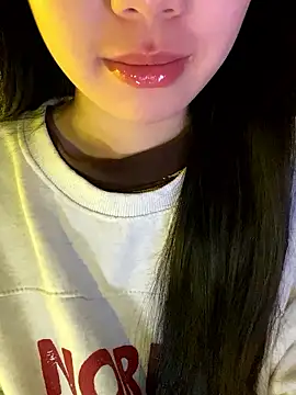 Snapshot of minmin2kk5 chatting on January 13, 2:44 pm minmin2kk5 online show from January 13, 2:44 pm