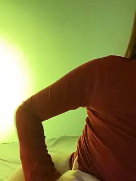 Snapshot of minmin2kk5 chatting on February 6, 3:33 am minmin2kk5 online show from February 6, 3:33 am