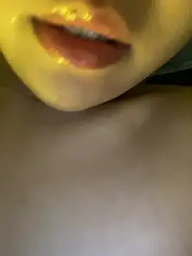 Snapshot of minmin2kk5 chatting on February 13, 3:52 pm minmin2kk5 online show from February 13, 3:52 pm