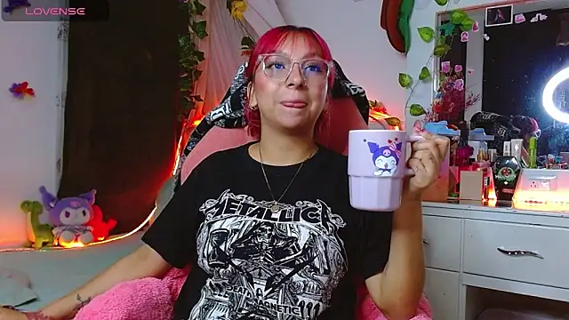 Littlerouse  online show from December 3, 11:14 pm