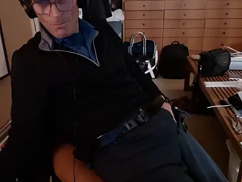 Snapshot of Richard_Dixon chatting on March 21, 8:50 am Richard Dixon online show from March 21, 8:50 am