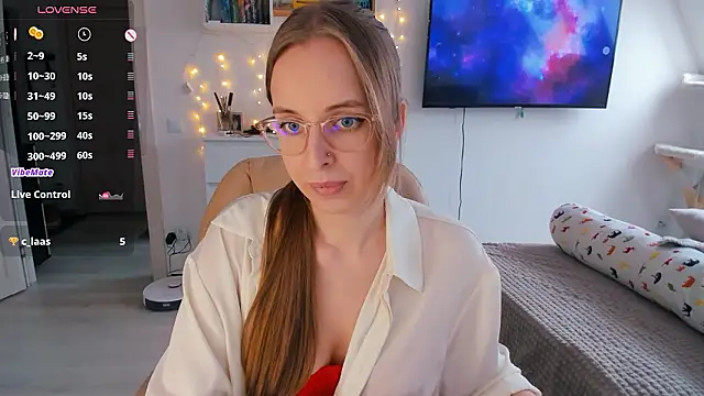 violet blue eyes online show from February 6, 11:24 am