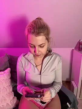 Snapshot of Livewithlucy chatting on January 18, 5:39 pm Livewithlucy online show from January 18, 5:39 pm