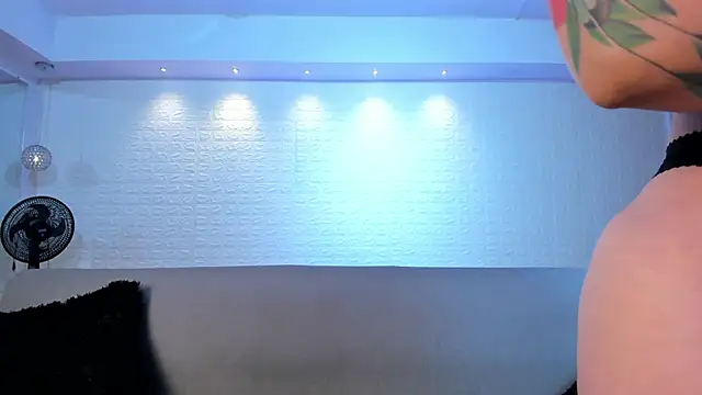 violet scott online show from December 18, 10:43 am