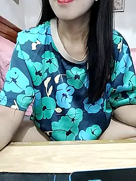 Snapshot of cream1299 chatting on October 19, 11:33 am cream1299 online show from October 19, 11:33 am