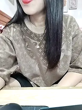 Snapshot of cream1299 chatting on October 23, 1:27 am cream1299 online show from October 23, 1:27 am