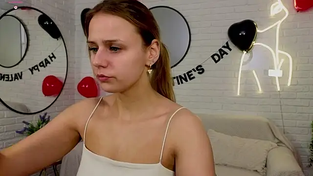 Snapshot of Wendy_D0ll chatting on February 12, 9:10 pm Wendy D0ll online show from February 12, 9:10 pm