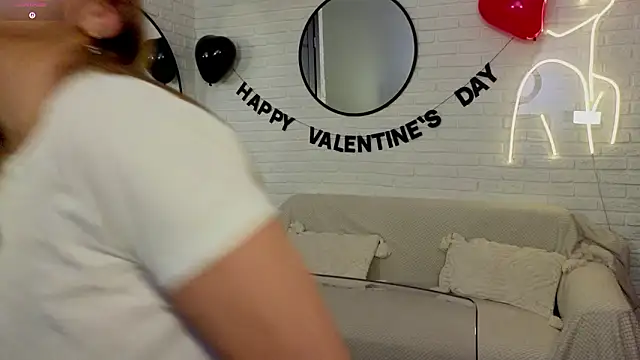 Snapshot of Wendy_D0ll chatting on February 14, 9:33 pm Wendy D0ll online show from February 14, 9:33 pm