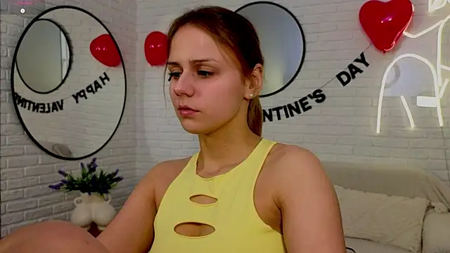 Snapshot of Wendy_D0ll chatting on February 16, 9:22 pm Wendy D0ll online show from February 16, 9:22 pm