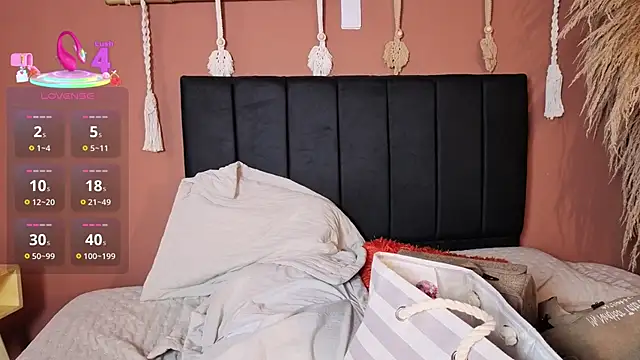 Snapshot of Elecktra_sweet chatting on February 5, 7:29 pm Elecktra sweet online show from February 5, 7:29 pm