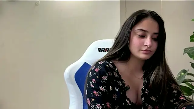 demieliss online show from April 7, 7:25 pm