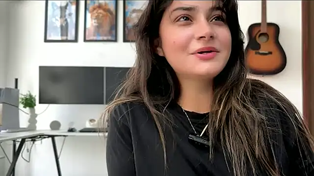 Snapshot of demieliss chatting on May 17, 8:45 am demieliss online show from May 17, 8:45 am